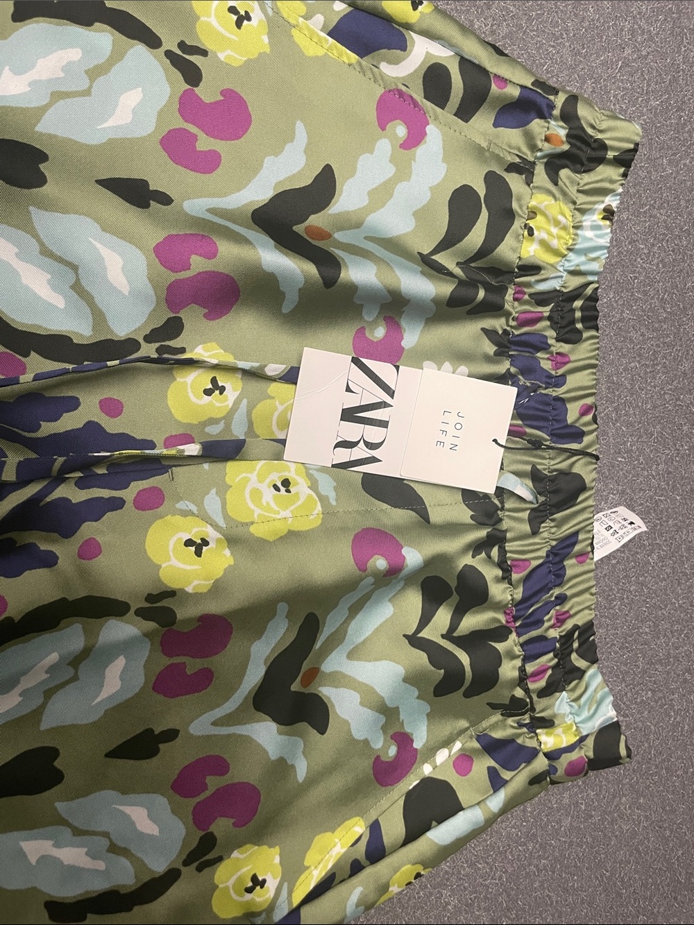 Zara Olive Green Floral Camouflage Satin flowy pants with Purple Accents - Picture 5 of 10